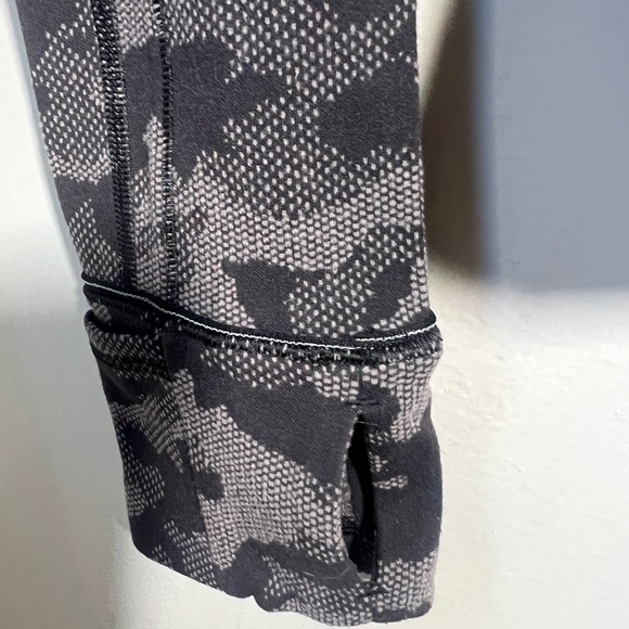 Lululemon Run Briskly 1/2 Zip Jacket Size 2 Heritage Camo Jacquard Black - Picture 12 of 12